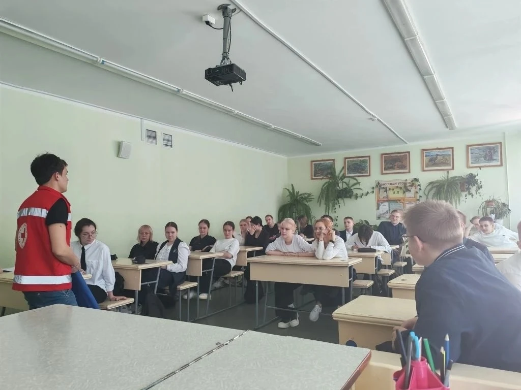 🏥Сегодня, 6 мая, для учеников 9-х классов прошёл интересный  наглядный урок по оказанию  первой меди