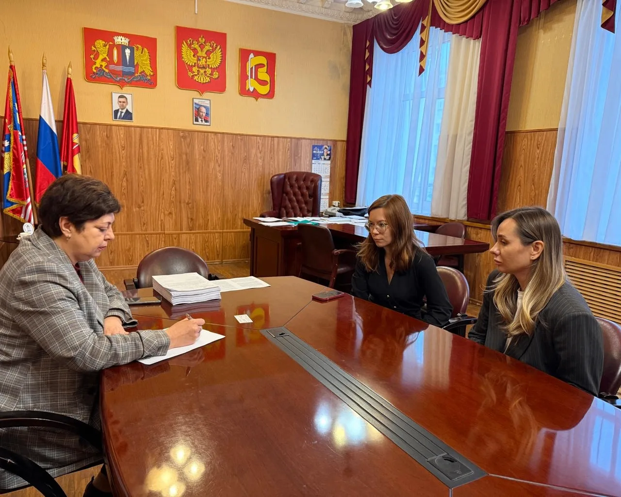 Врип главы города Елена Морокина провела встречу с представителями ПАО Сбербанк.

В ходе встречи обс