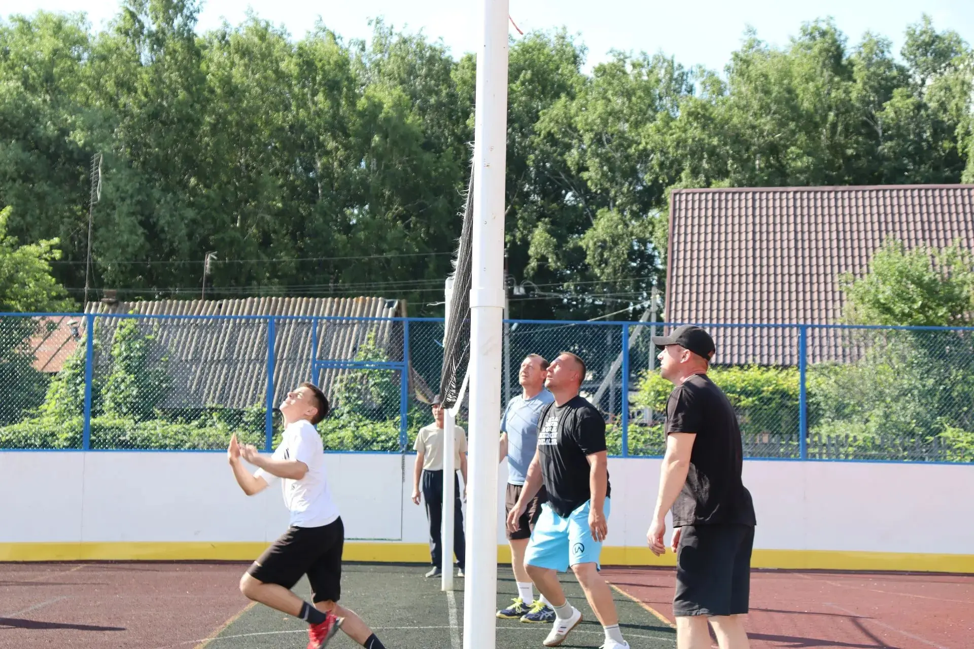 Товарищеская встреча по волейболу между командами «Отцы-молодцы» 💪 и «Молодёжь»✨

🏐На спортивной м