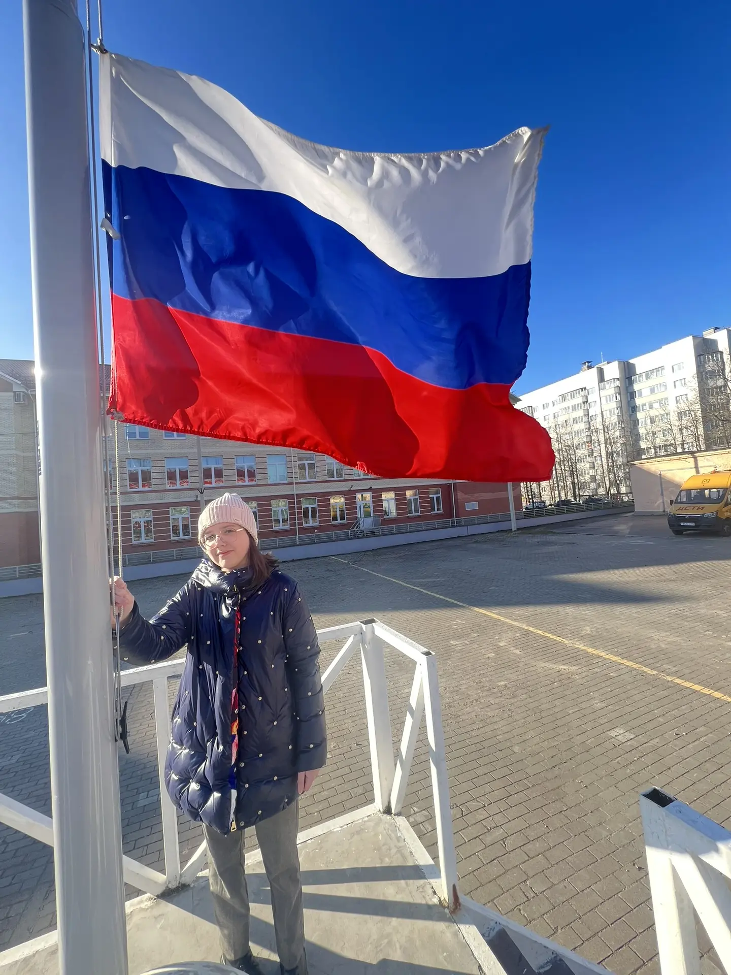 🌅Понедельник, 20 апреля — старт новой учебной недели!    Традиционно в 8.00 на школьном дворе зазвуч