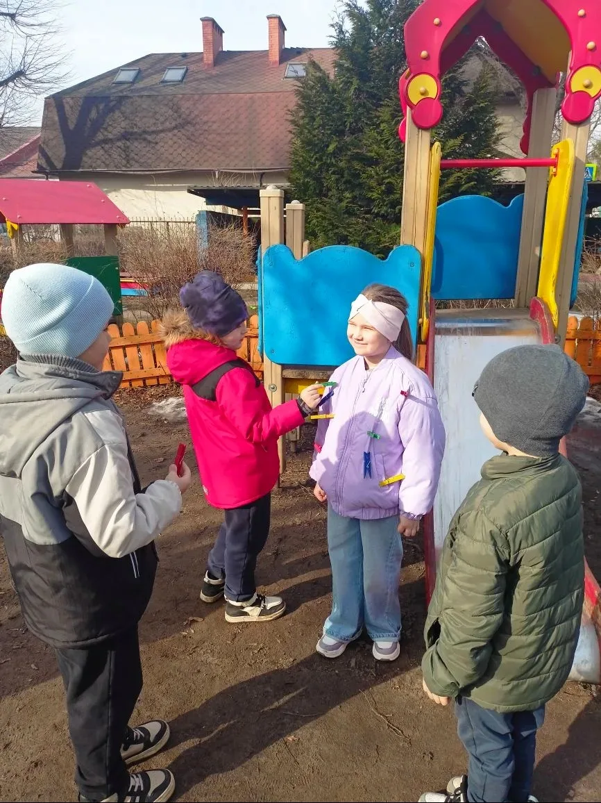Наступили тёплые дни!☀️Всё больше времени ребята подготовительной группы "Солнышко" проводят на свеж