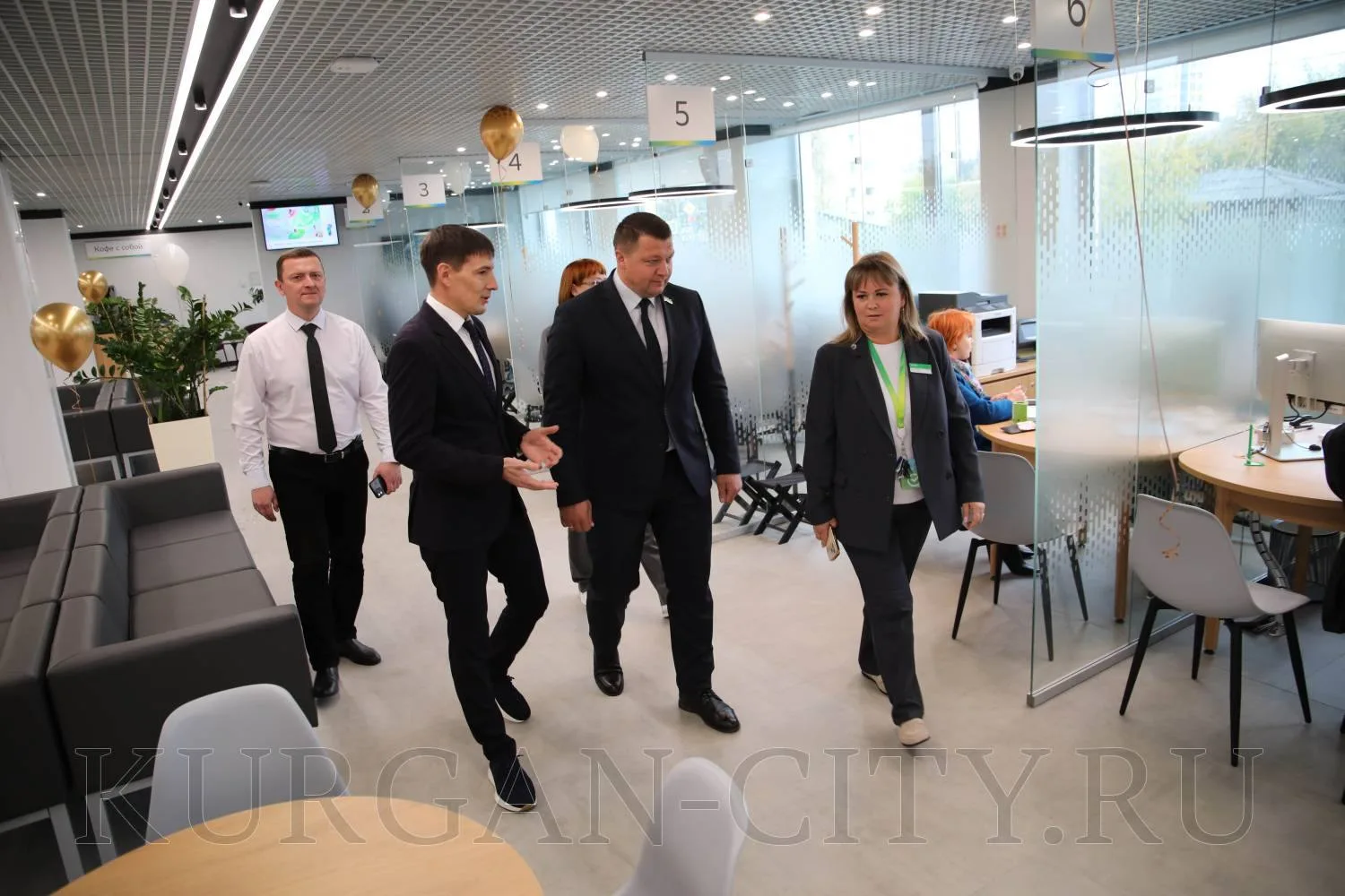 В Кургане после реконструкции открылся обновленный офис Сбербанка по ул.Гоголя, 98. Рем...