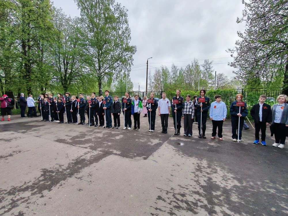 Сегодня, 14 мая, в гимназии прошла торжественная подадка яблонь в рамках проекта "Необычные парни из