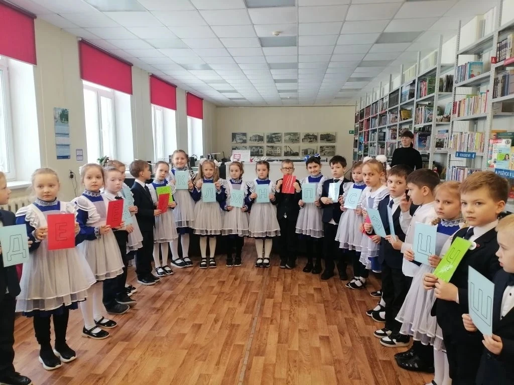 В народе говорят: «Азбука – ступенька к мудрости».  ✅ Ученики 1В класса преодолели свою первую, очен
