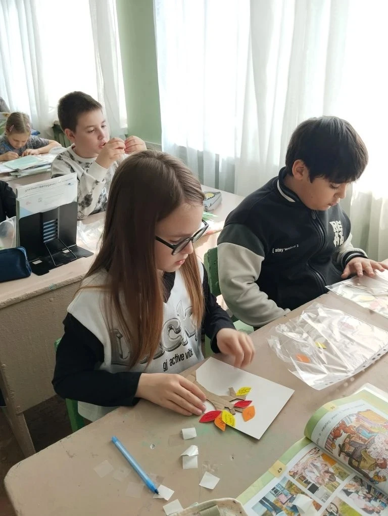 📚 Защита проектов во 2б классе по окружающему миру 🌍  Ученики 2б класса под руководством Белоущенко 