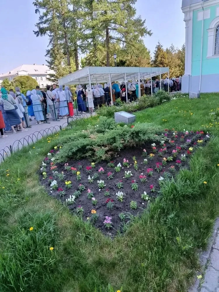 А мама передает всем поклон из дивного Дивеево 🕊️  Убранство еще пасхальное, красота неописуемая❤️ н