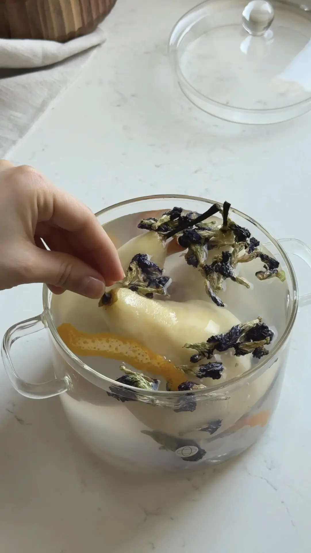 Готовим груши, томленные в кокосовой воде🥥