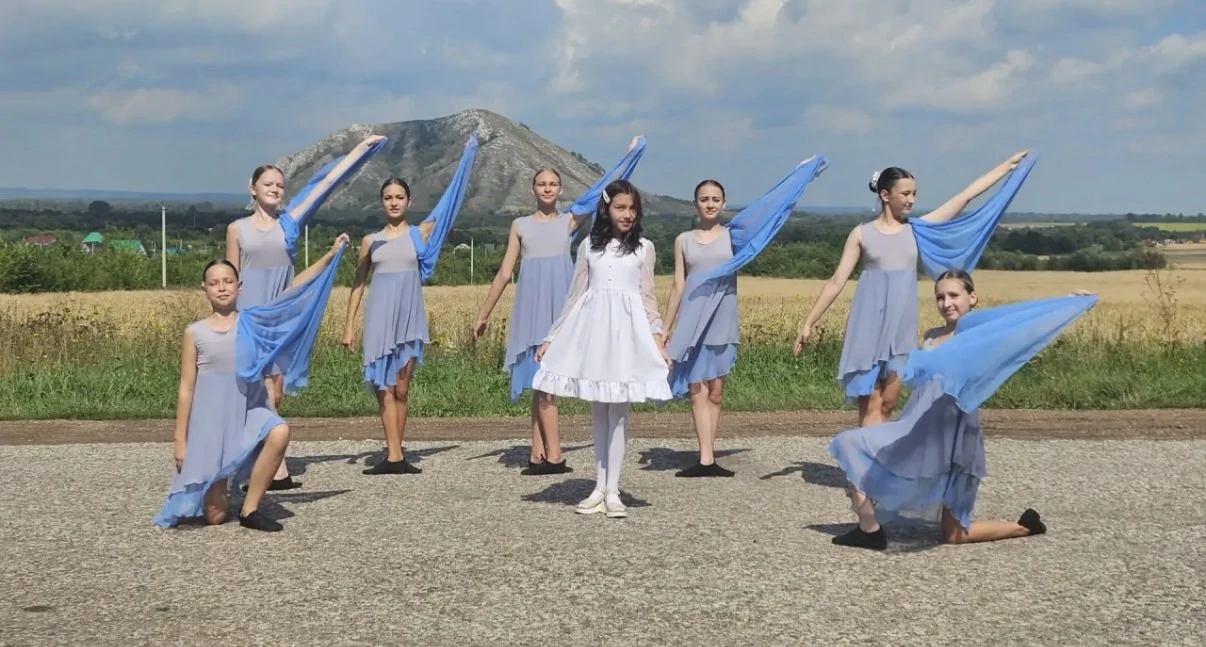 🎬   «АИСТ НА КРЫШЕ»