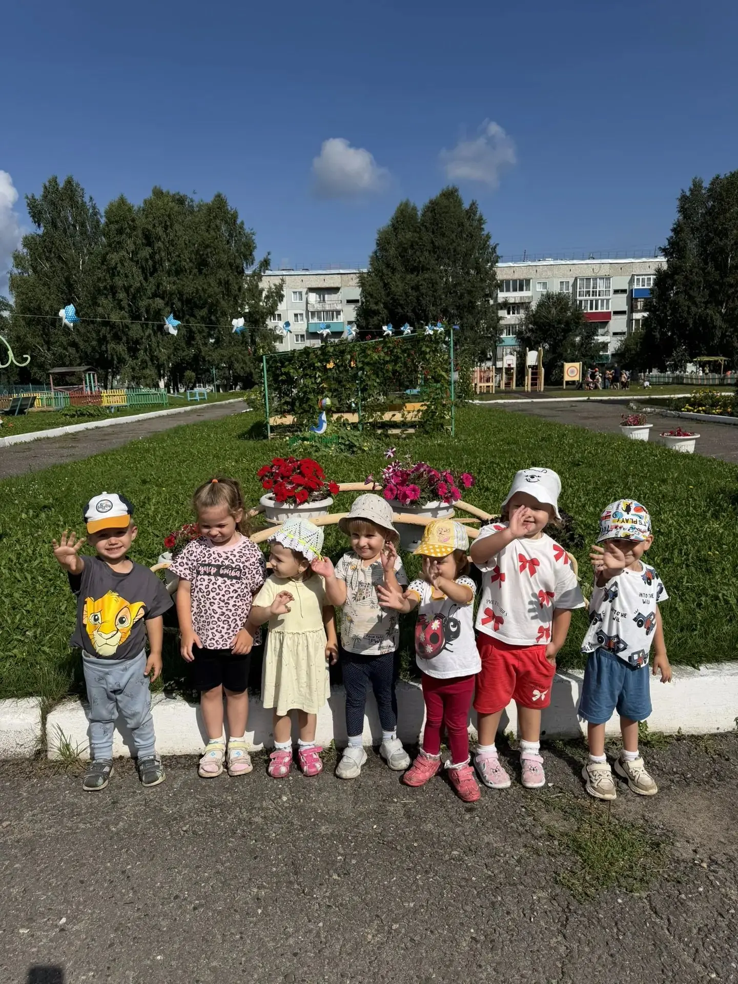 Наши "Утята" и большой мир цветов 🌷