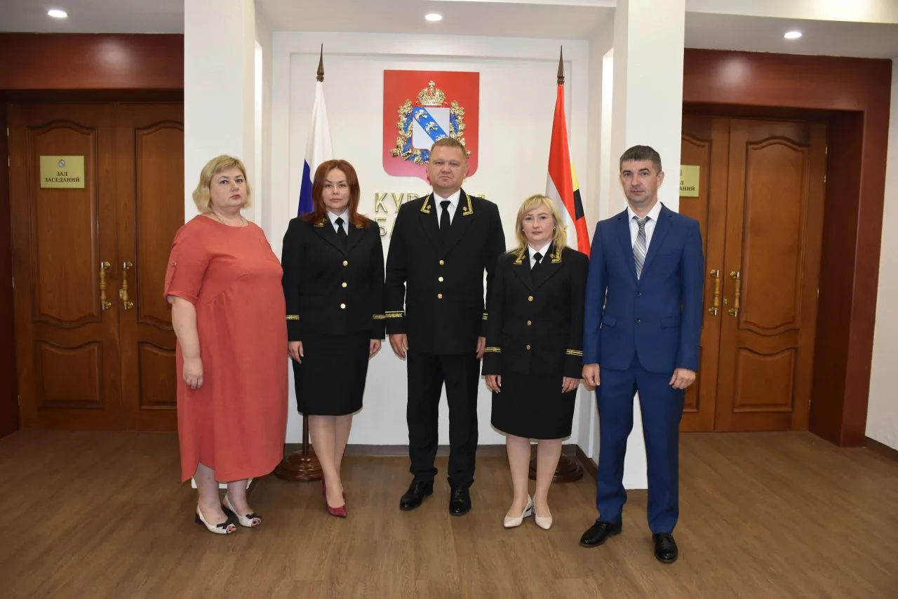 Трое мировых судей назначены на неограниченный срок полномочий, судья в почетной отставке привлечена