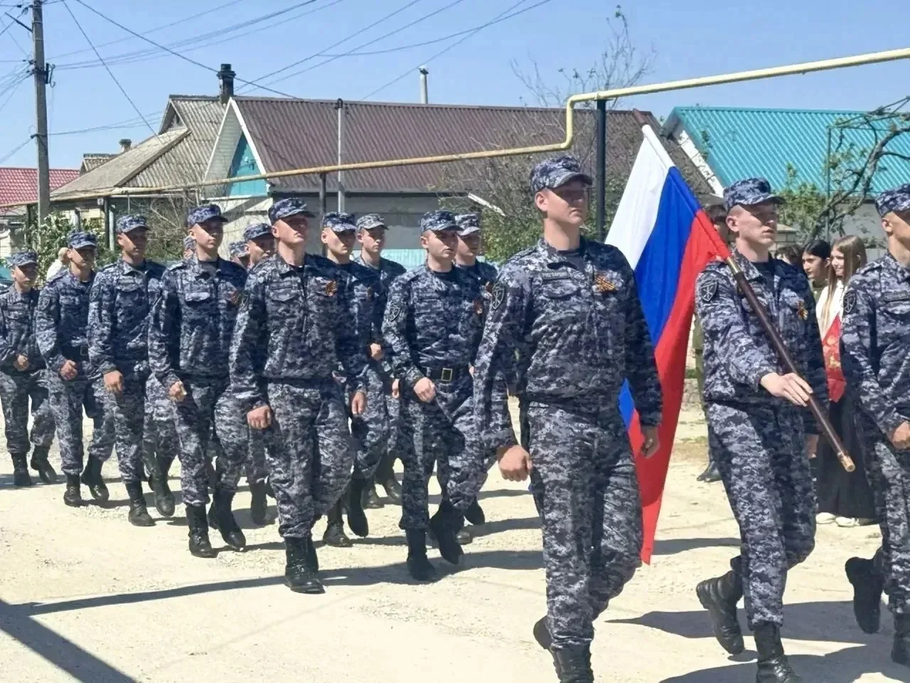 ⭐ Спасибо за Победу! В Тамани состоялся парад у дома ветерана Валентины Пересады  В День Победы во д