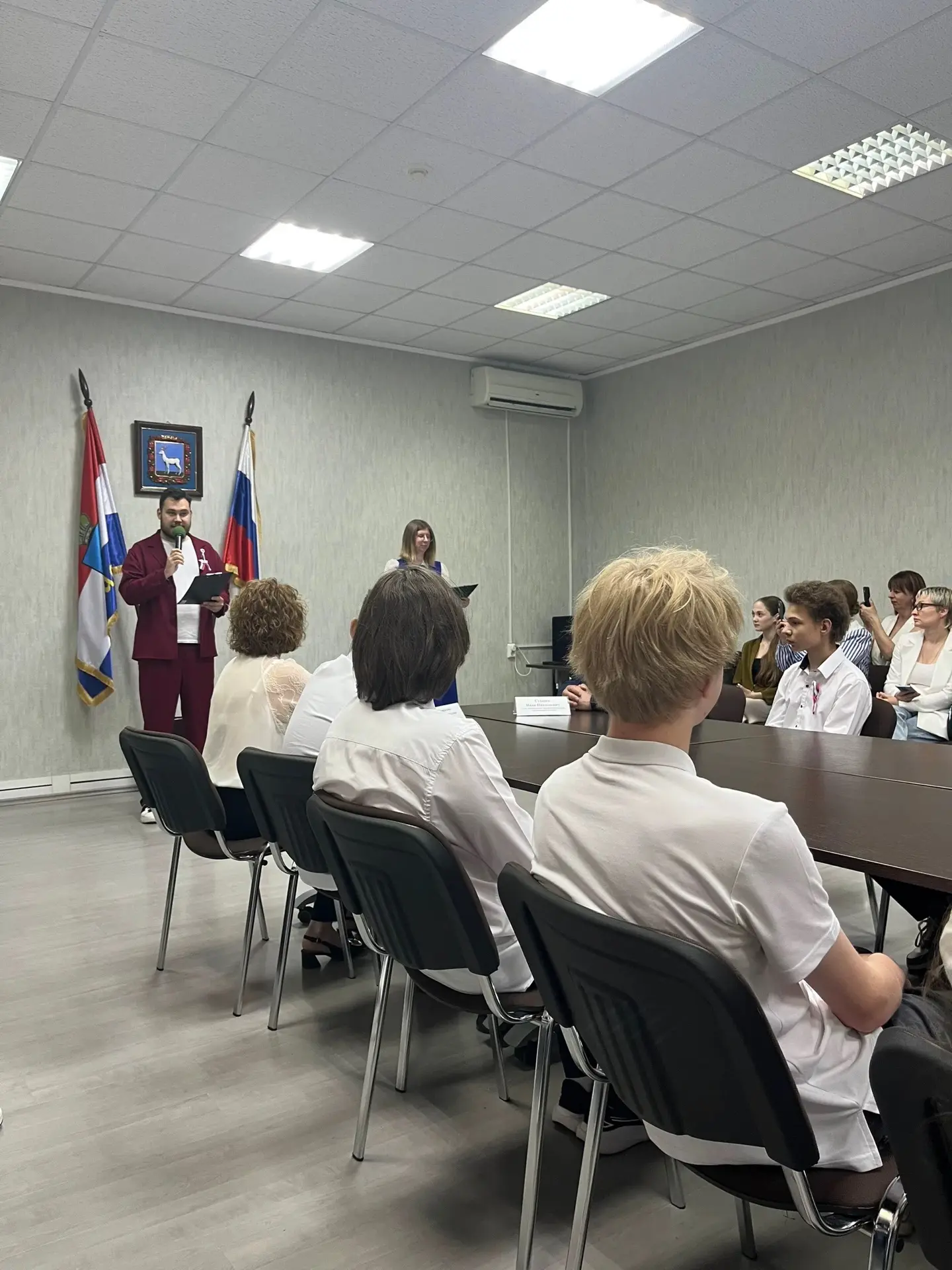 🎉🇷🇺 Торжественное вручение первого паспорта! 🎉🇷🇺

Сегодня, 10 июня, в честь празднования Дня Р