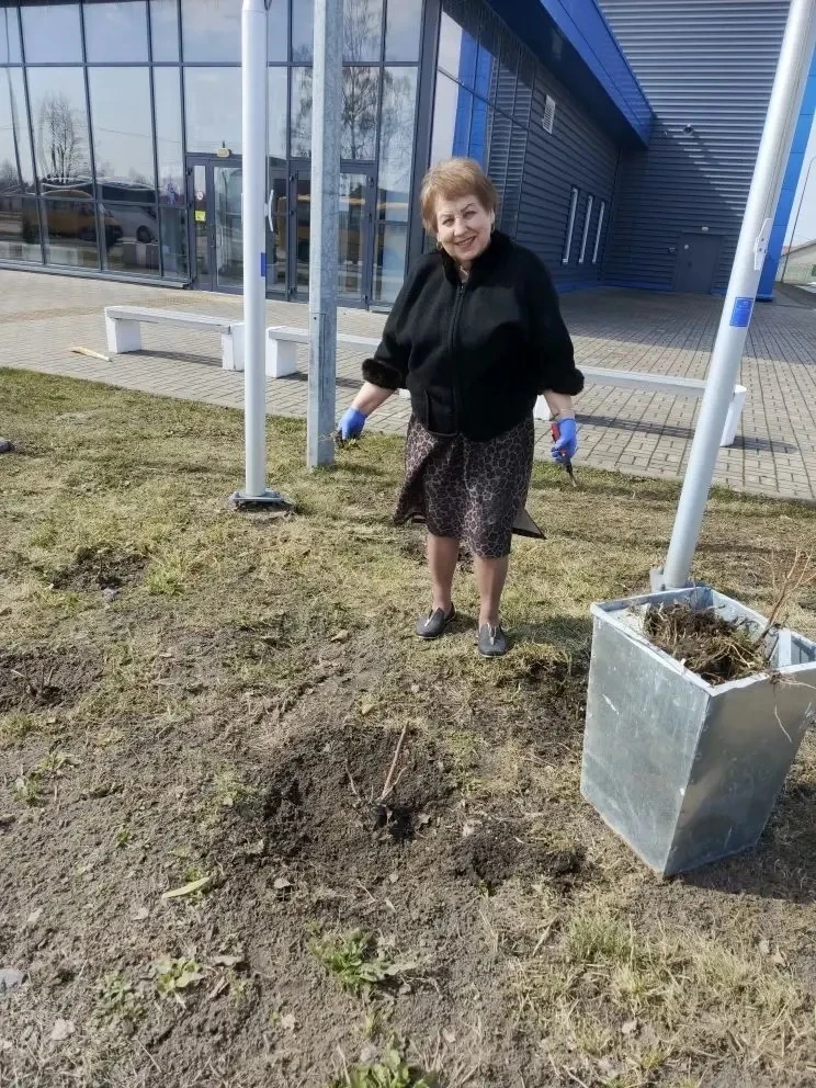 Спортивная школа продолжает участие в апрельском месячнике по благоустройству и улучшен...