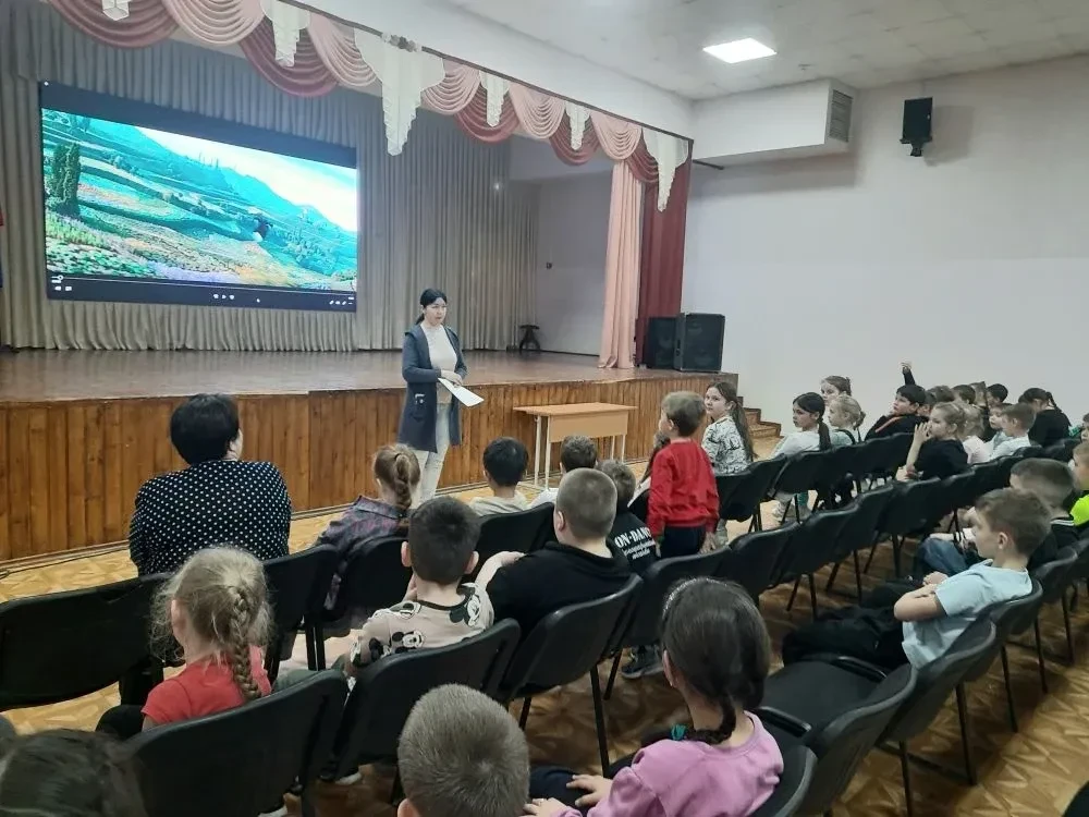 31 марта для воспитанников пришкольного лагеря "Солнышко" был организован насыщенный день, посвящённ