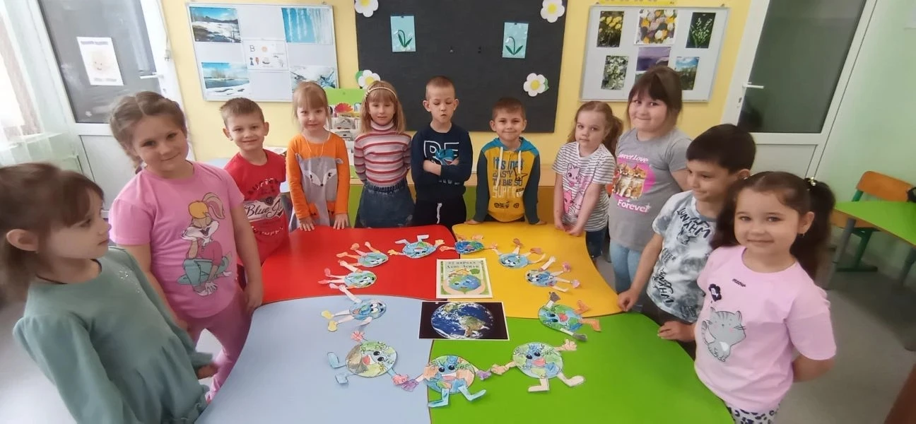 22 апреля, в День Земли, педагоги провели с ребятами познавательные беседы о нашей план...