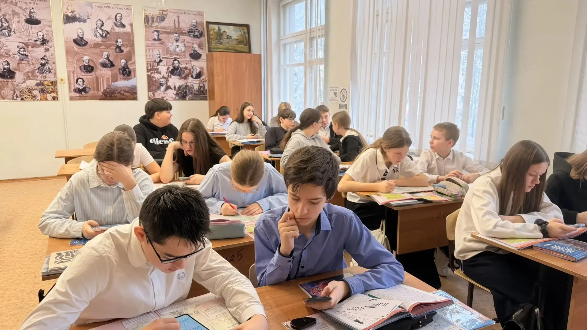 В МОУ "СОШ имени Л.М.Доватора" проходит акция "Диктант здоровья".  Цель акции — сделать научно-обосн