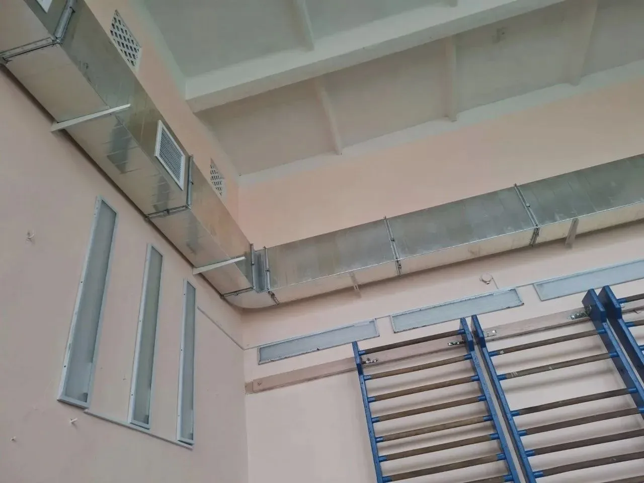 🏊 В Красном Луче спортобъекты готовят к сезону