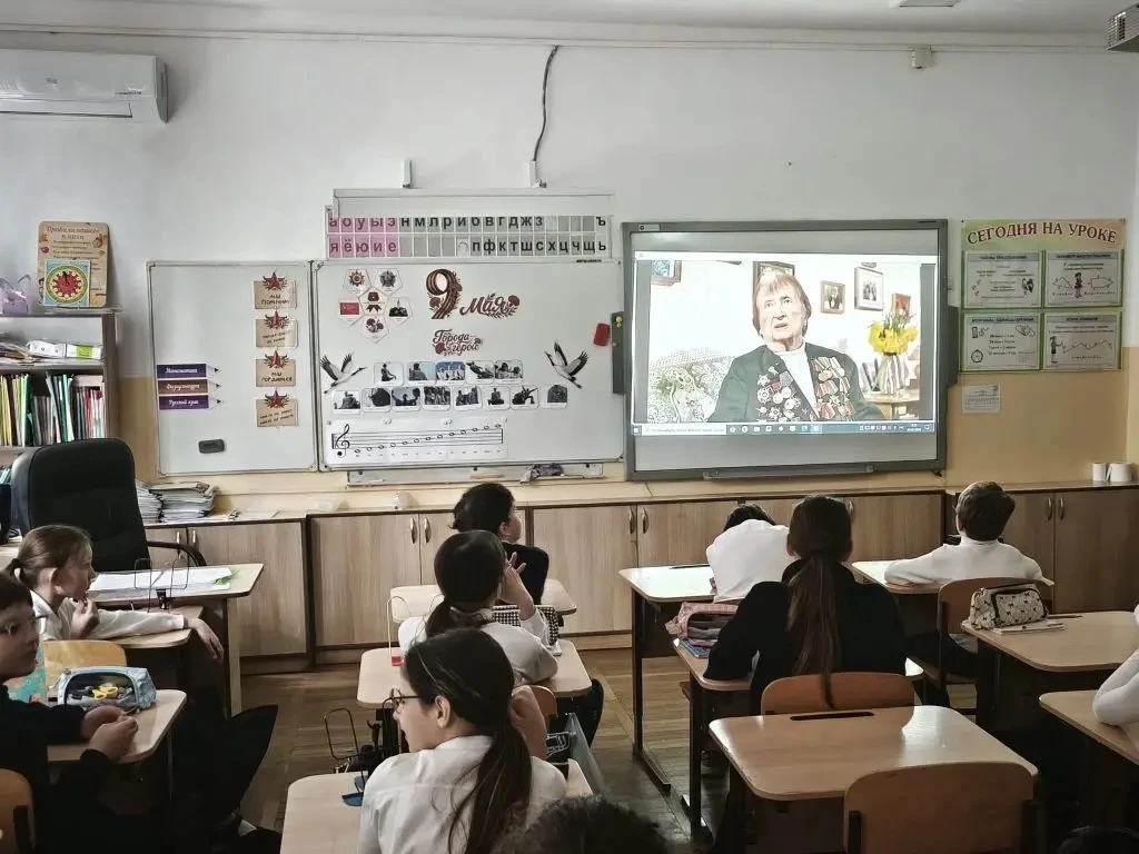 Вчера на занятии «Разговоры о важном» тема была непростой и очень близкой – песни Великой Отечествен