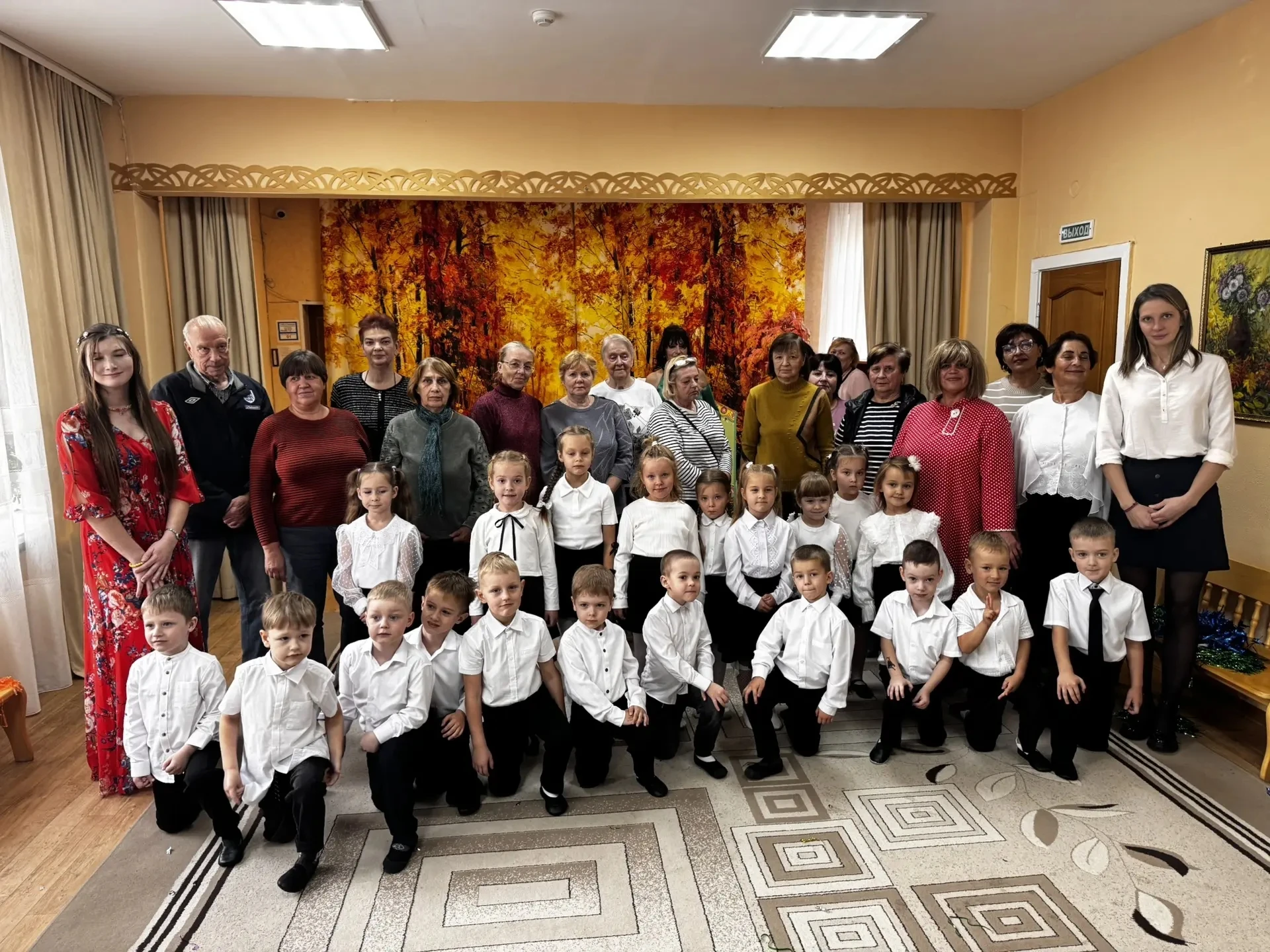 👵👴 Юные великолучане подготовили концерт ко Дню пожилого человека
