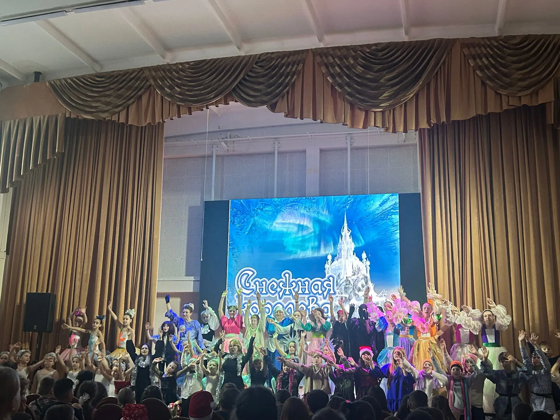 Спектакль «Снежная королева»    🎄Традиционным новогодним подарком для учащихся 3 и 4 классов стал  с
