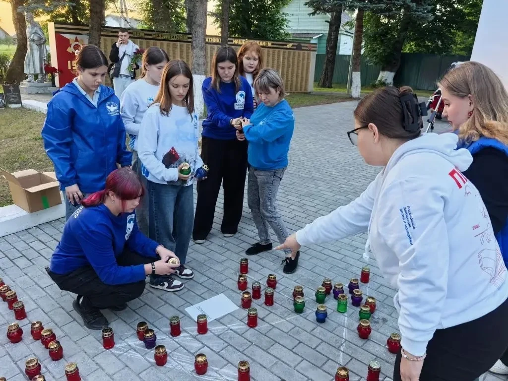 22 июня, в День памяти и скорби, наш школьный лагерь провел ряд значимых мероприятий, п...