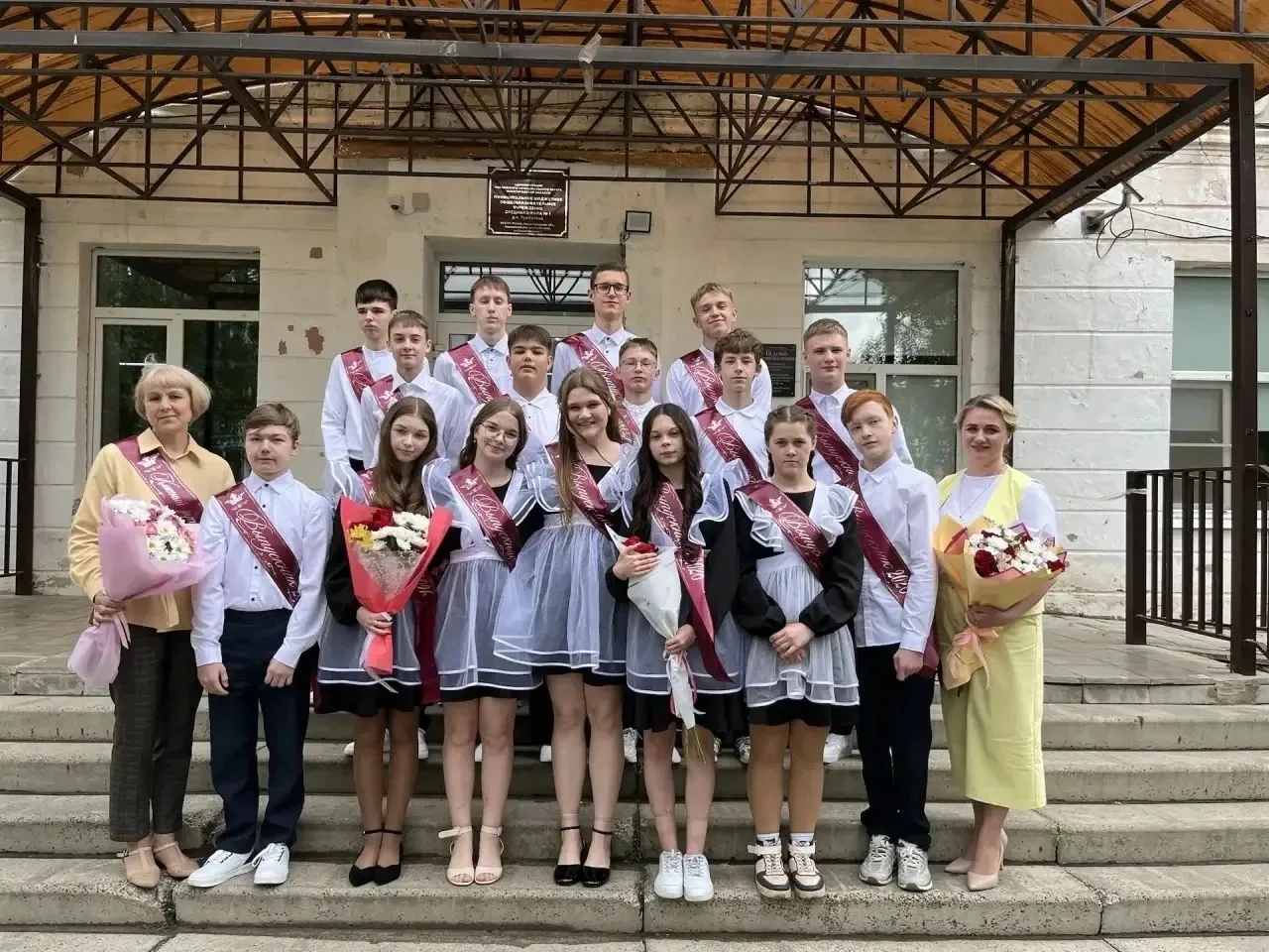 ❤️ДОРОГИЕ ДЕВЯТИКЛАССНИКИ❤️
Поздравляем с получением аттестата об основном общем образовании!🎉 
Дев