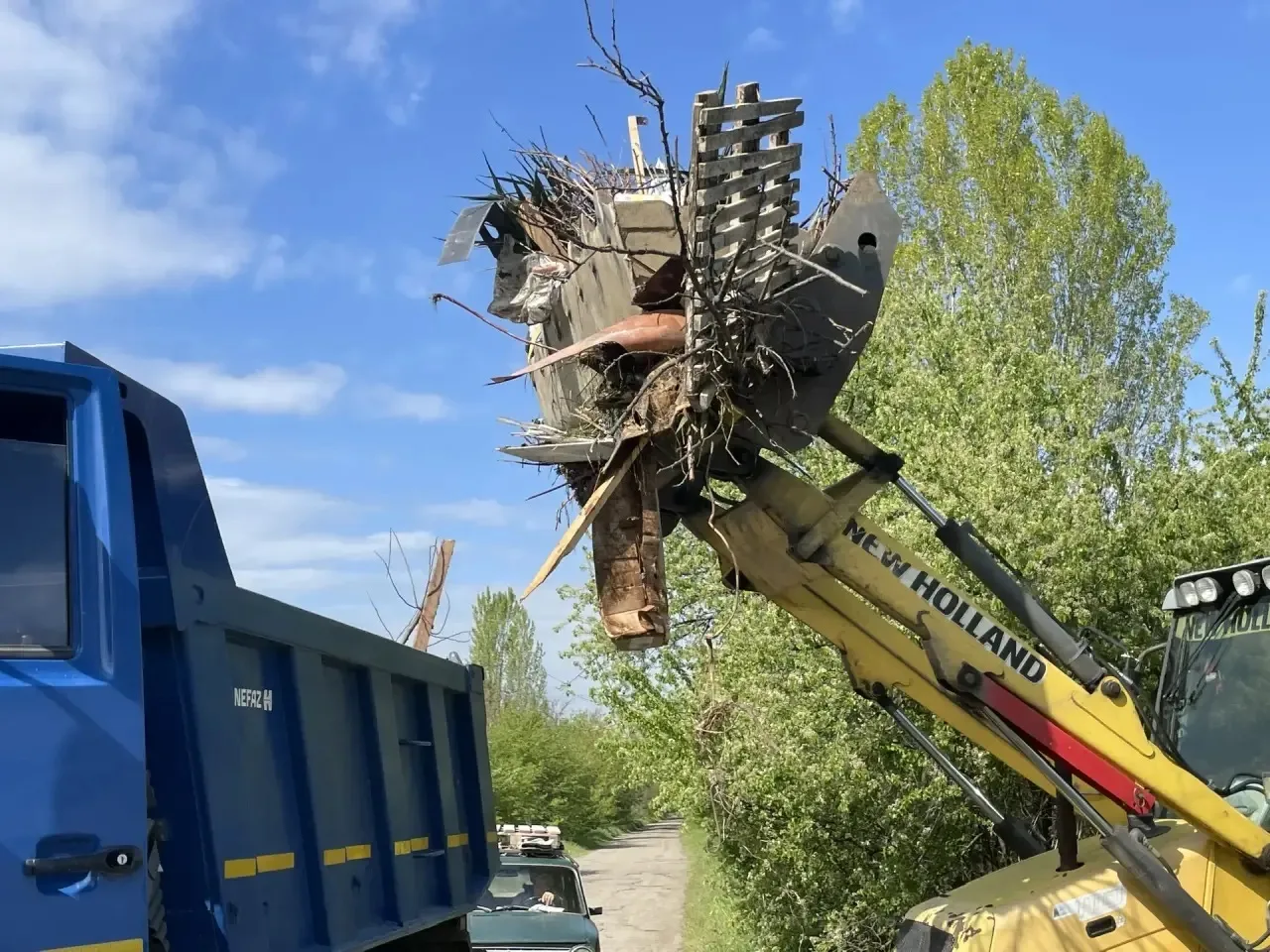 В Майкопе ликвидировали очередную стихийную свалку  В рамках Всероссийского субботника и республикан