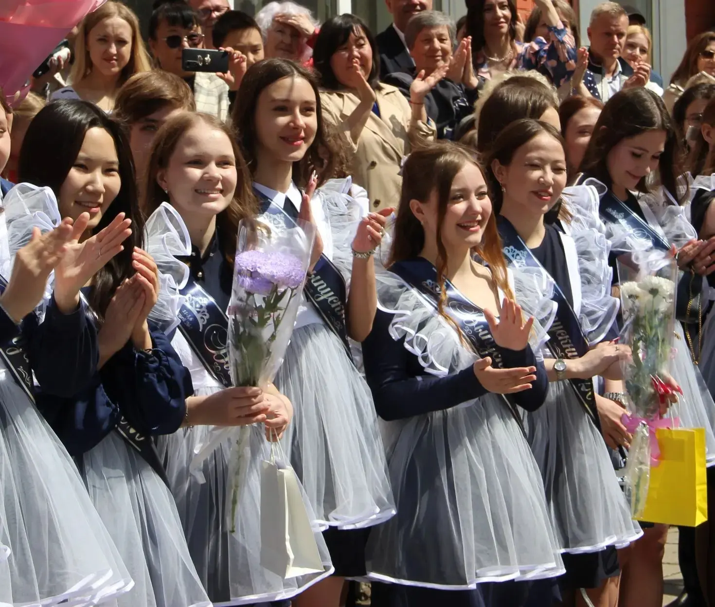 🔔 В стенах Лицея прозвучали Последние звонки...

Завершился 2025/2026 учебный год, оставив позади к