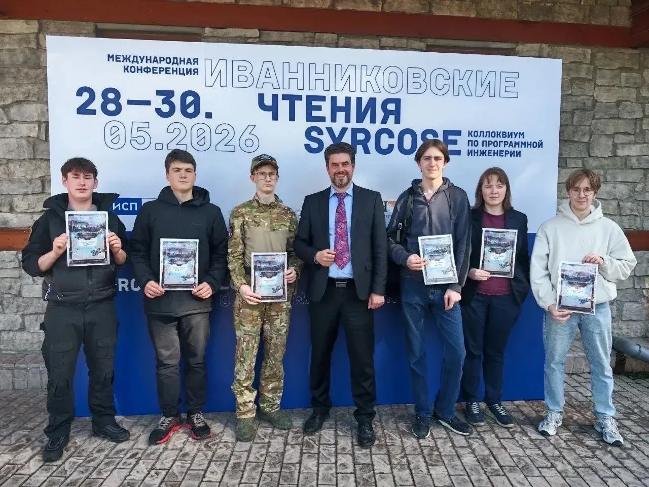 🚀Максим, ученик 8-го «Л» класса, — серебряный призёр конференции «Иванниковские чтения»!🎉

🤝 В «Э