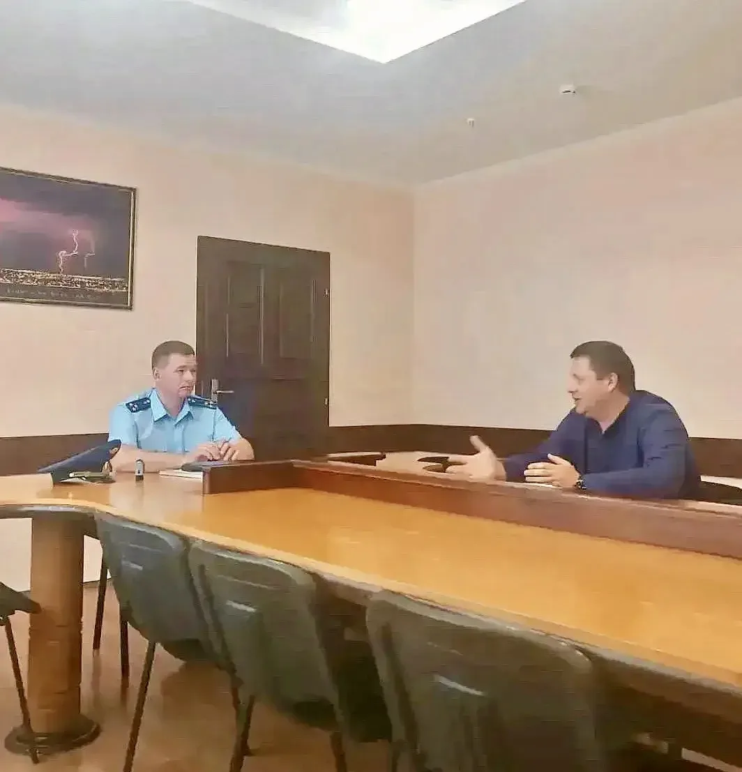 Прокурор Ленинского района г. Магнитогорска провёл выездной прием граждан в трудовом ко...