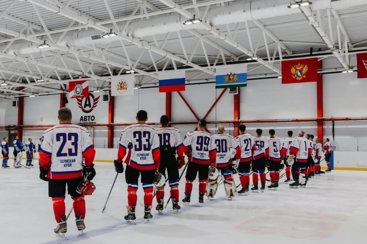 🏒 «Молотобойцы» достойно представили Прикамье в «Стальной хоккейной лиге»   В Екатеринбурге прошел в