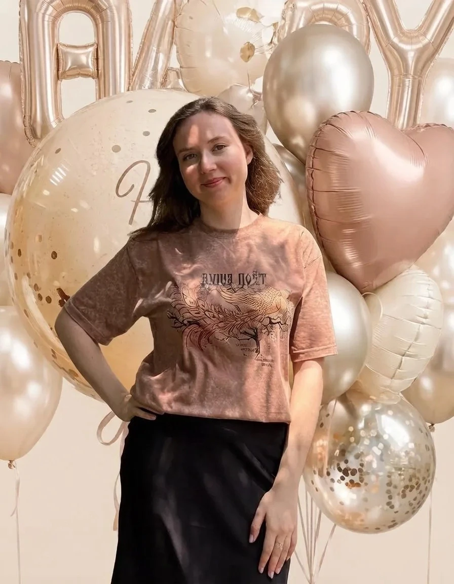 🥳HAPPY BIRTHDAY, DEAR TEACHER!🎂

🎂Сегодня, 17 июня,  родилась милая и обаятельная учитель английс