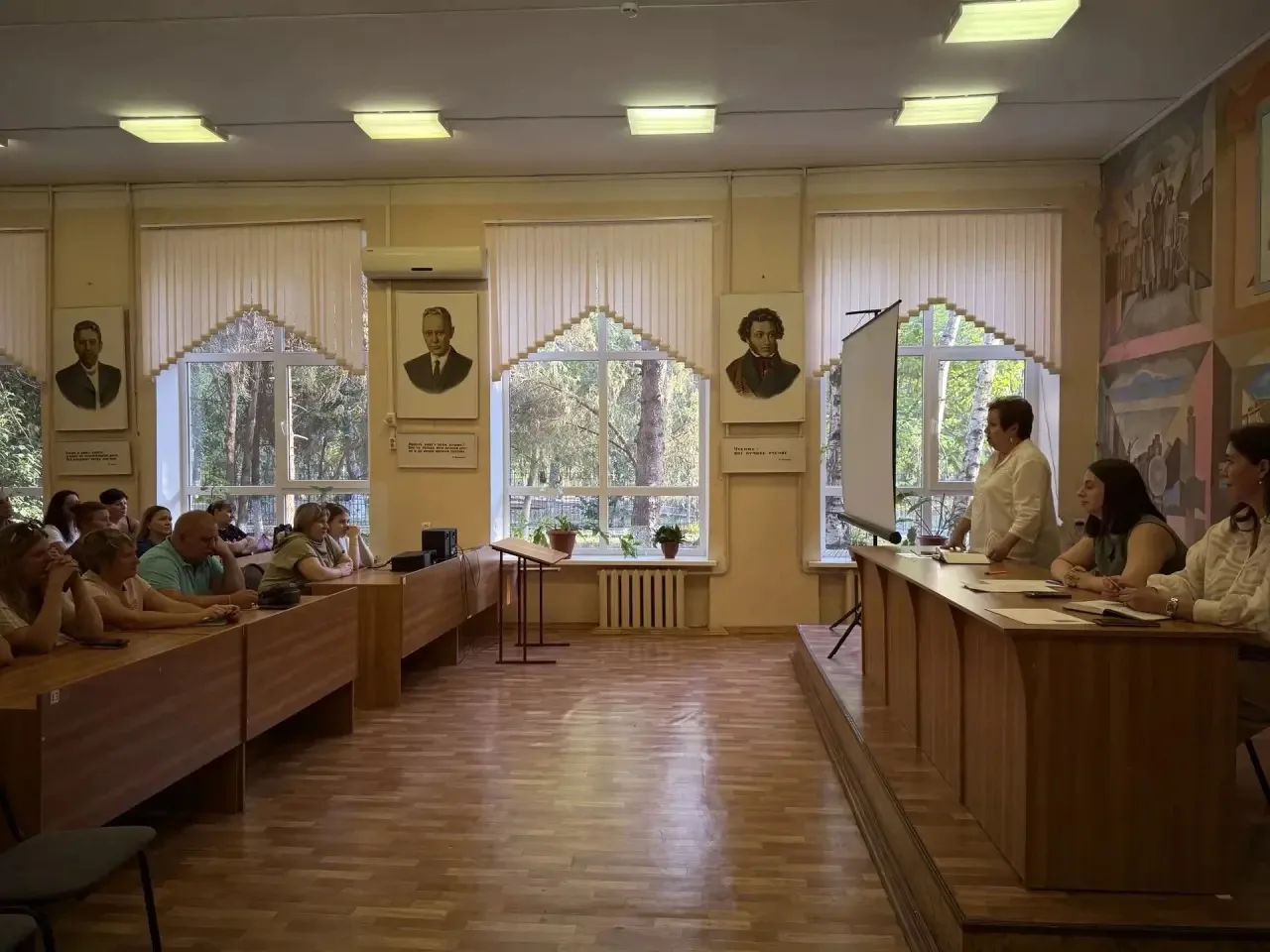 Сегодня была проведена встреча с родителями студентов 1 курса, где они смогли задать ин...