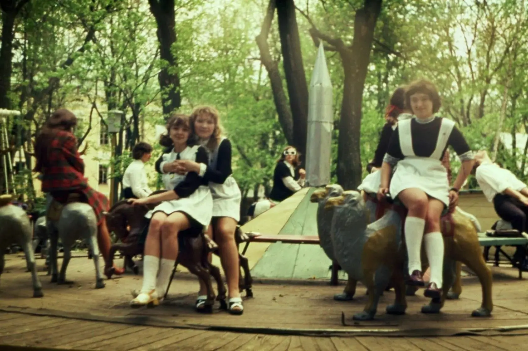Карусель в Городском парке. 1976 год. Фото Владимира Кормильцева