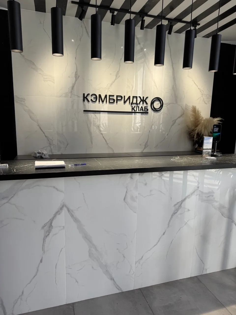 Изготовили интерьерные вывески для Кембриджа ✨
