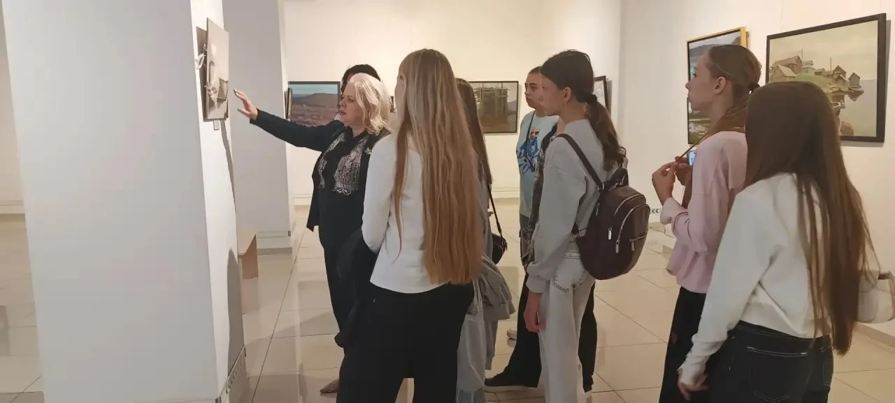 Сегодня у группы художников, в сопровождении преподавателя А.А. Герасимовой и педагога-...