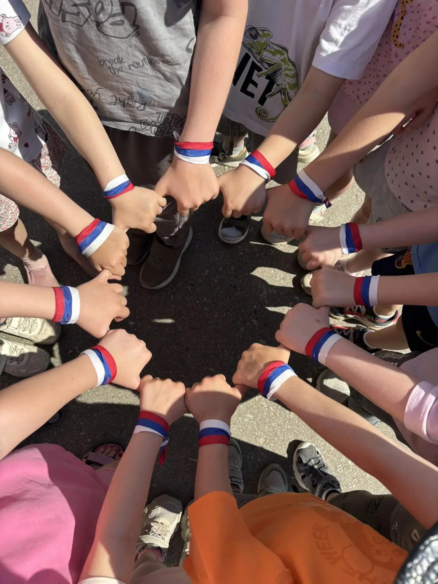 С Днём России! 🇷🇺

Сегодня в нашем детском саду прошёл настоящий праздник любви к нашей Родине! Мы