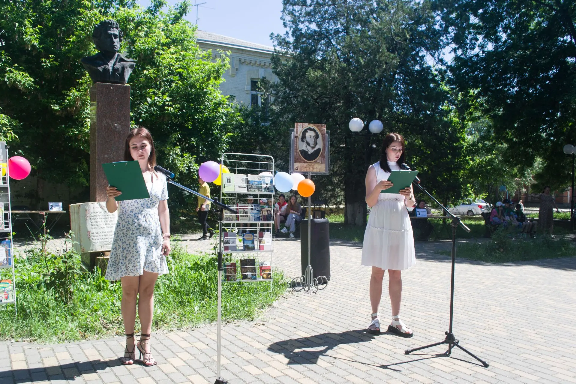 📖 5 июня в Пушкинском сквере, у монумента великому русскому поэту Александру Сергеевичу Пушкину, пр
