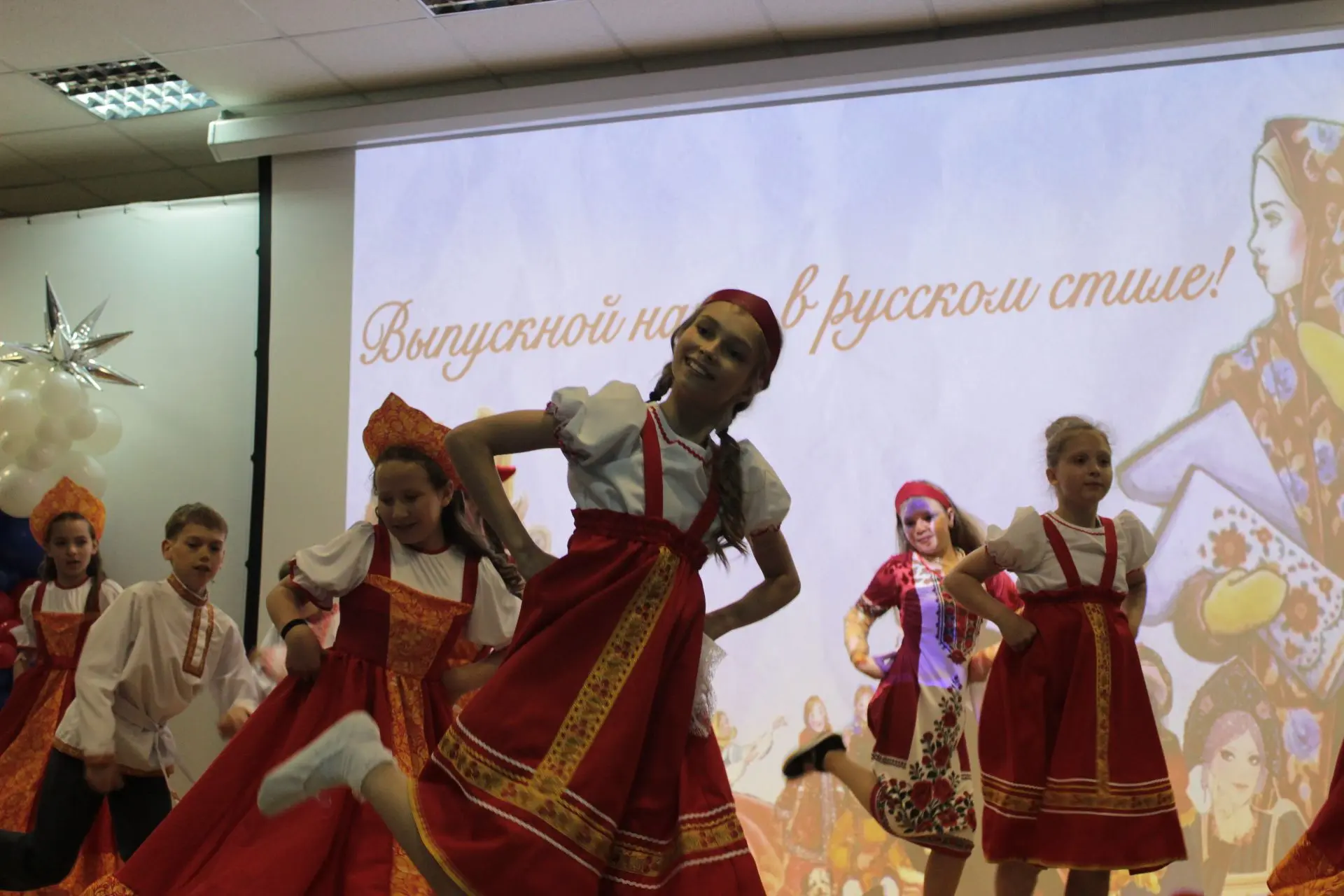 🇷🇺 Два праздника, одна память: в гимназии простились с начальной школой и дали Послед...