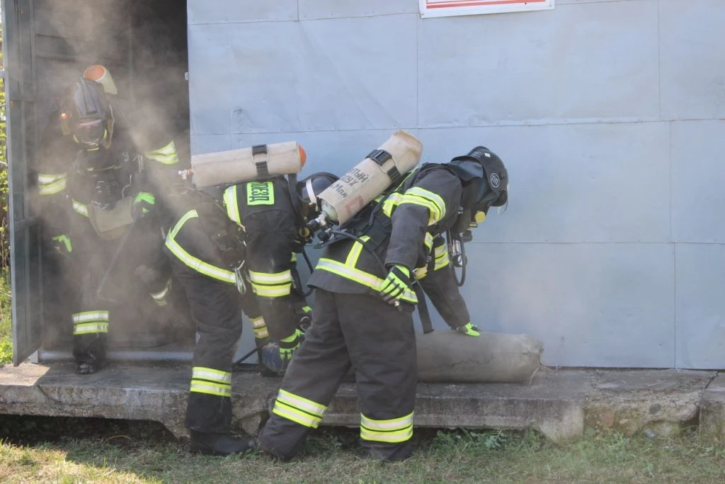 🚂🔥 Соревнования звеньев ГДЗС в гарнизоне г. Агрыз  На базе пожарно-спасательного гарнизона г. Агрыз 
