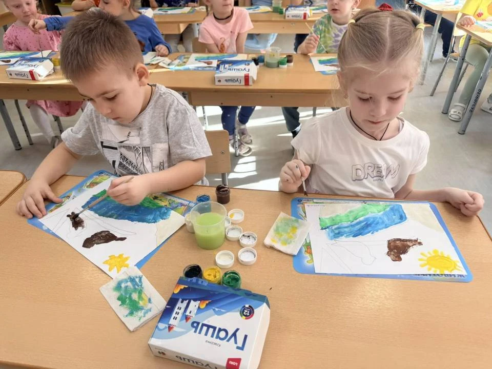 🕊️ Птицы — наши верные помощники, защитники лесов, полей и садов.  

В ДО-6 прошло много творческих