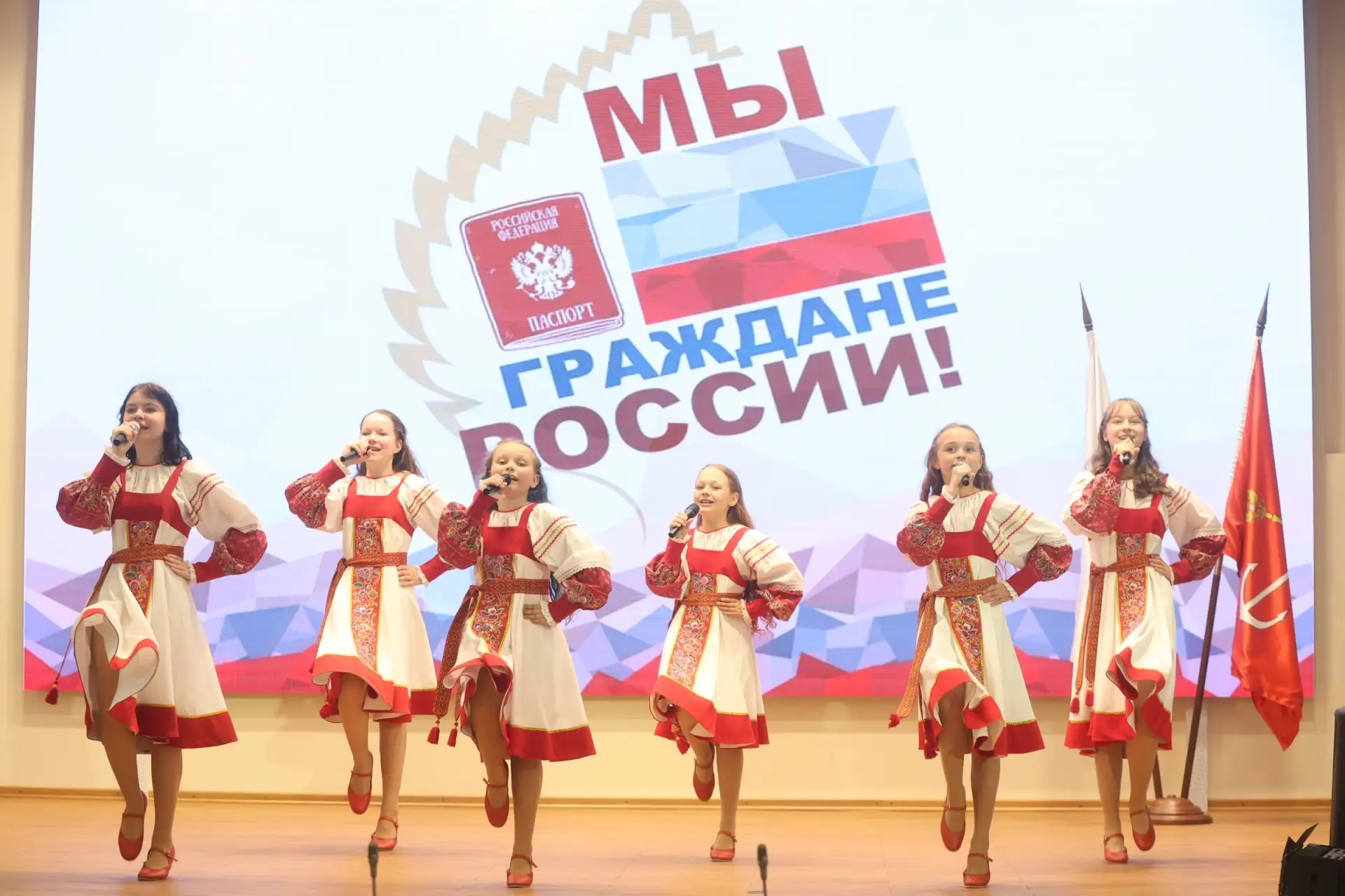 Эстрадная студия  "Новый Элемент" выступила в Администрации Выборгского района на торжественной цере
