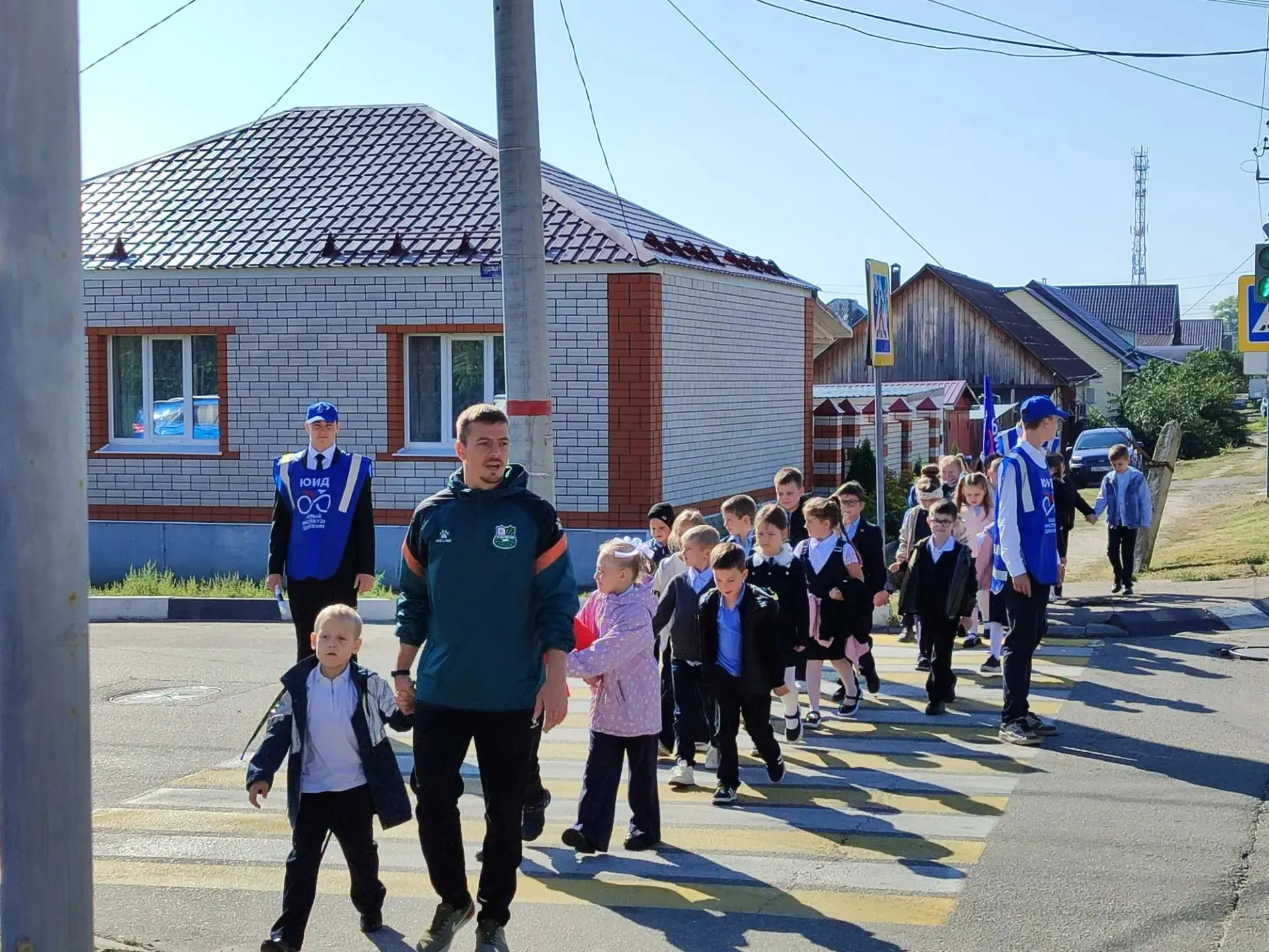 Самые юные участники дорожного движения, первоклассники школы №10 города Лиски, приняли...