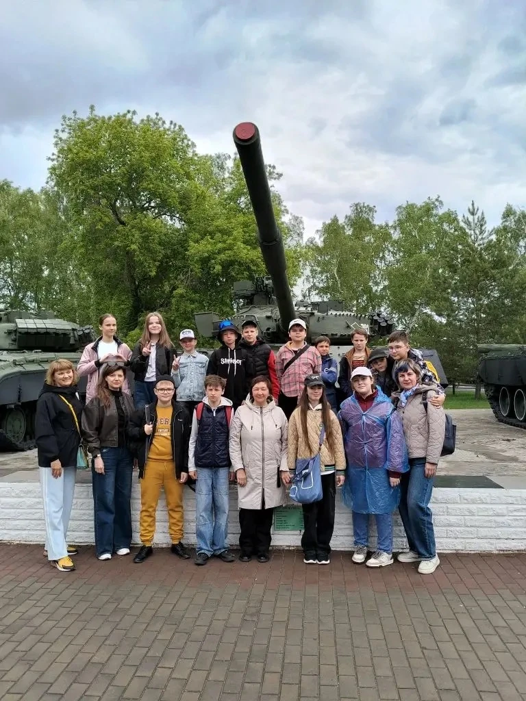 Есть такая профессия — Родину защищать! 🪖
В субботу, 16 мая, наши пятиклассники и их родители побыв