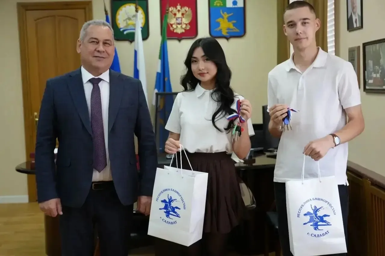 🏠 Сиротам из Салавата вручили ключи от новых квартир