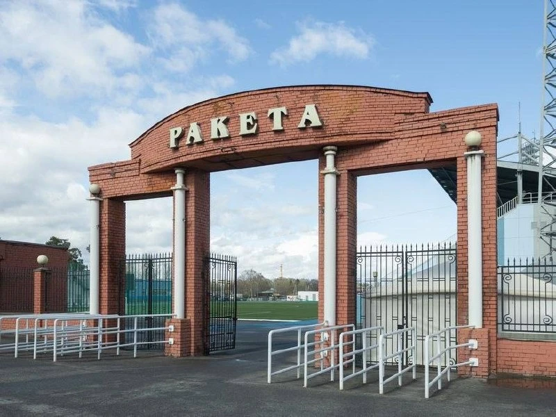 Работы по обновлению стадиона «Ракета» в Дербышках выполнены на 46%. 

Скоро специалисты приступят к