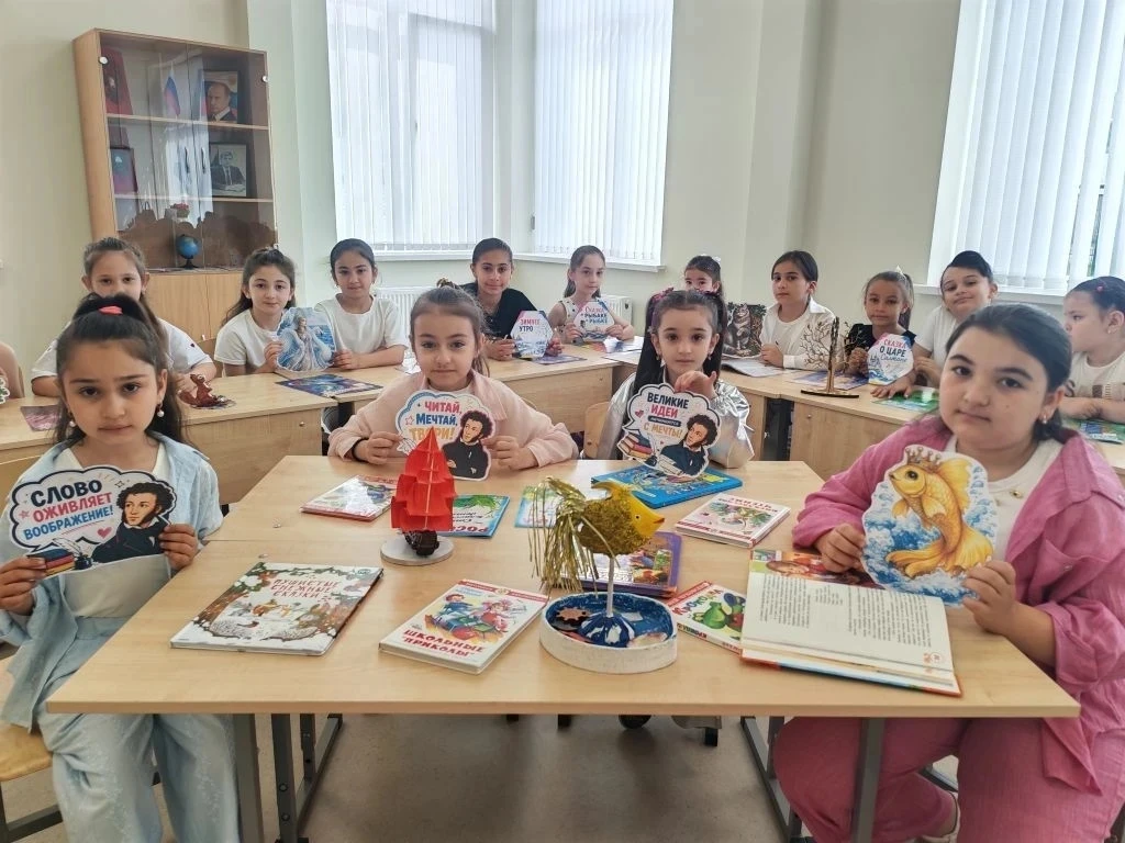 🍭🍭"Будем вместе мы всегда,как у радуги цвета!" - под таким девизом начался шестой день в лагере дн