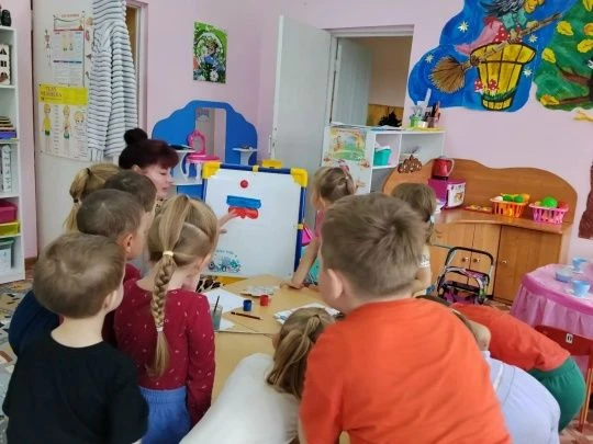 В группе «Сказка» прошло особенное занятие — ребята готовились к предстоящему празднику...