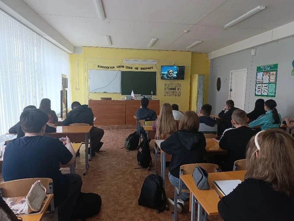 Искусство заставляет думать: как в школе №69 прошёл киноурок России.   В Центре образования — школа 