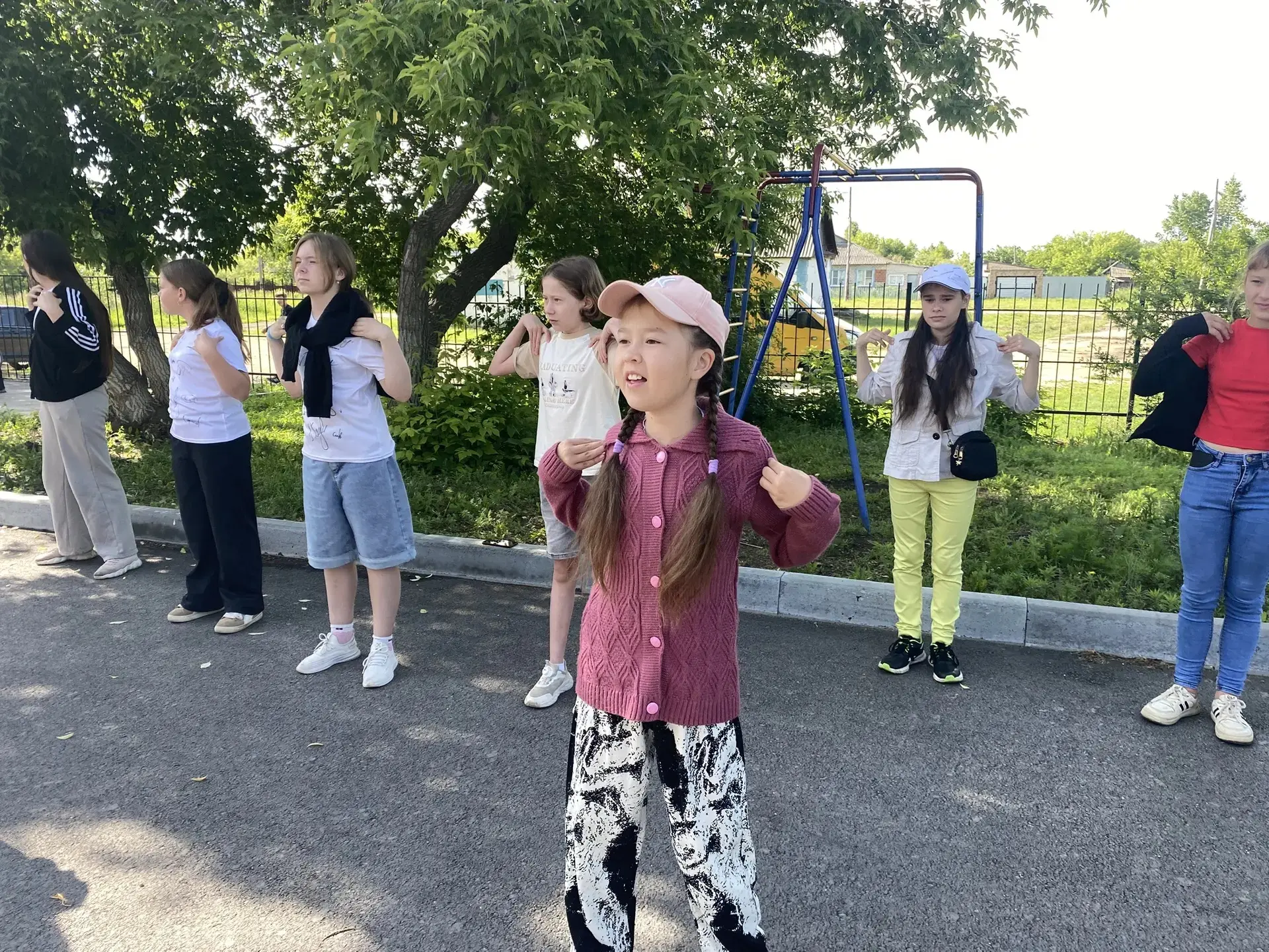 🌞 Двенадцатый день в лагере: футбол, безопасность и удивительные встречи! ⚽🦢

Ура! Двенадцатый ден